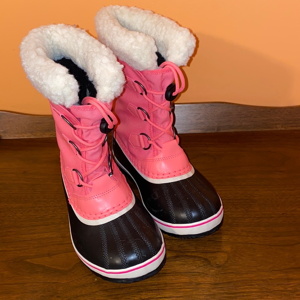 Sorel Waterproof girls winter boots - size 4